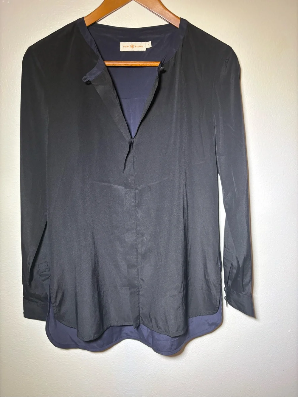 Tory Burch Meg 93% Silk Tunic Blouse Black Navy Colorblock Quiet Luxury Sz 4